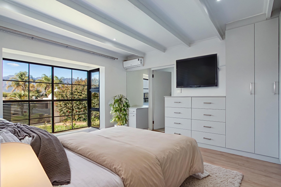 4 Bedroom Property for Sale in Hoog En Droog Western Cape